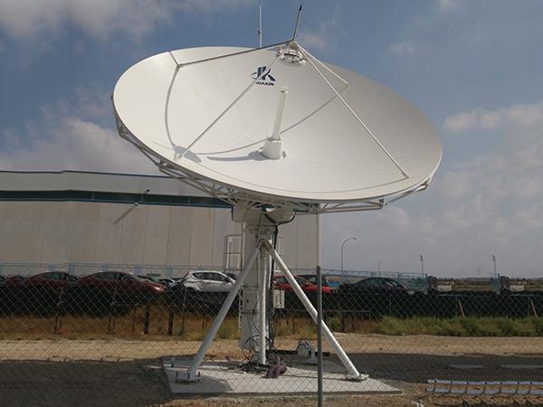  Спутниковая антенна RxTx, диаметр 7.3 м, C, Ku-диапазон 